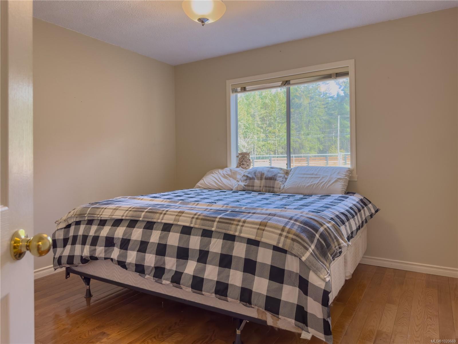 2075 Parkway Pl, Errington, BC