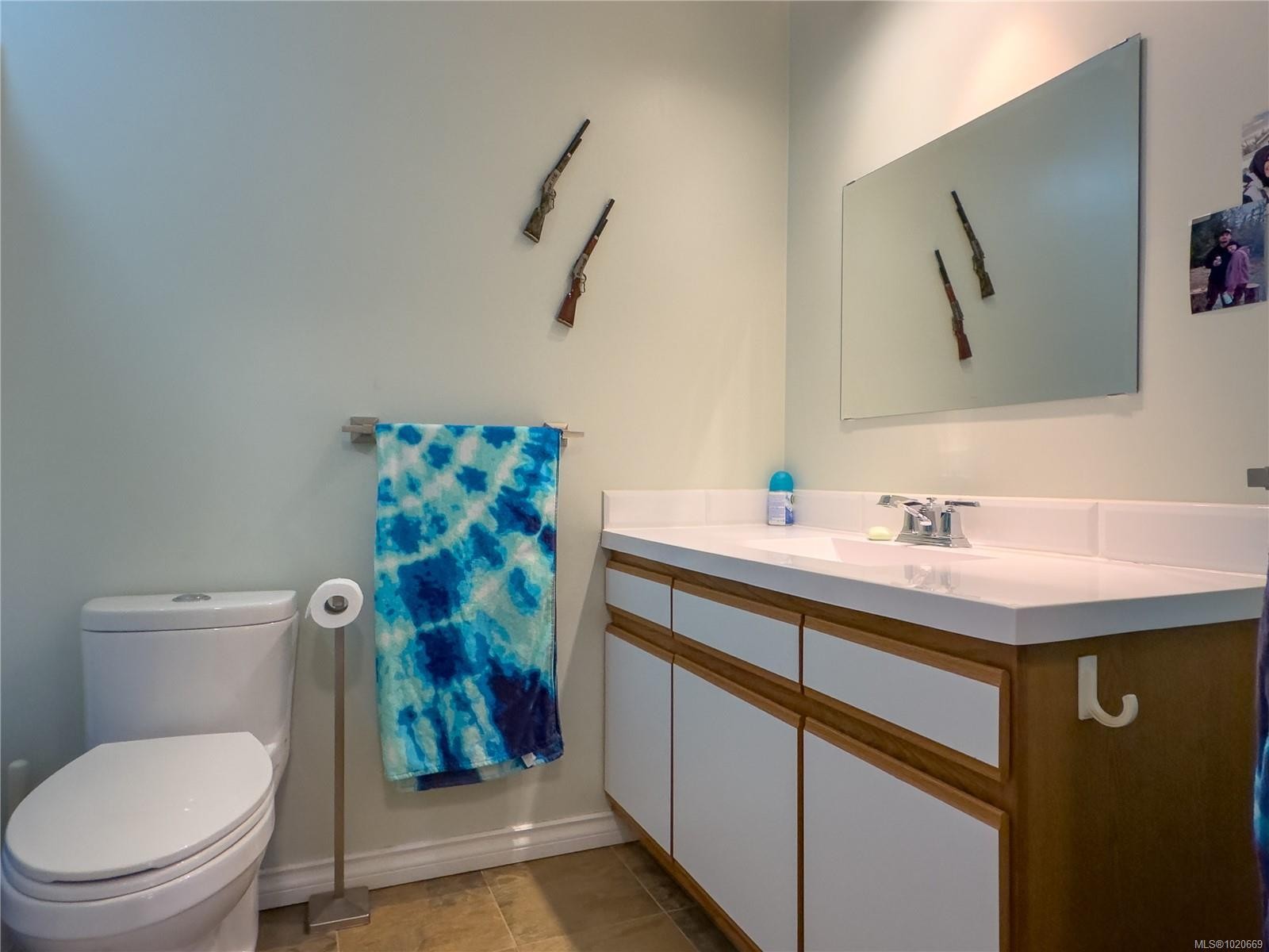 2075 Parkway Pl, Errington, BC