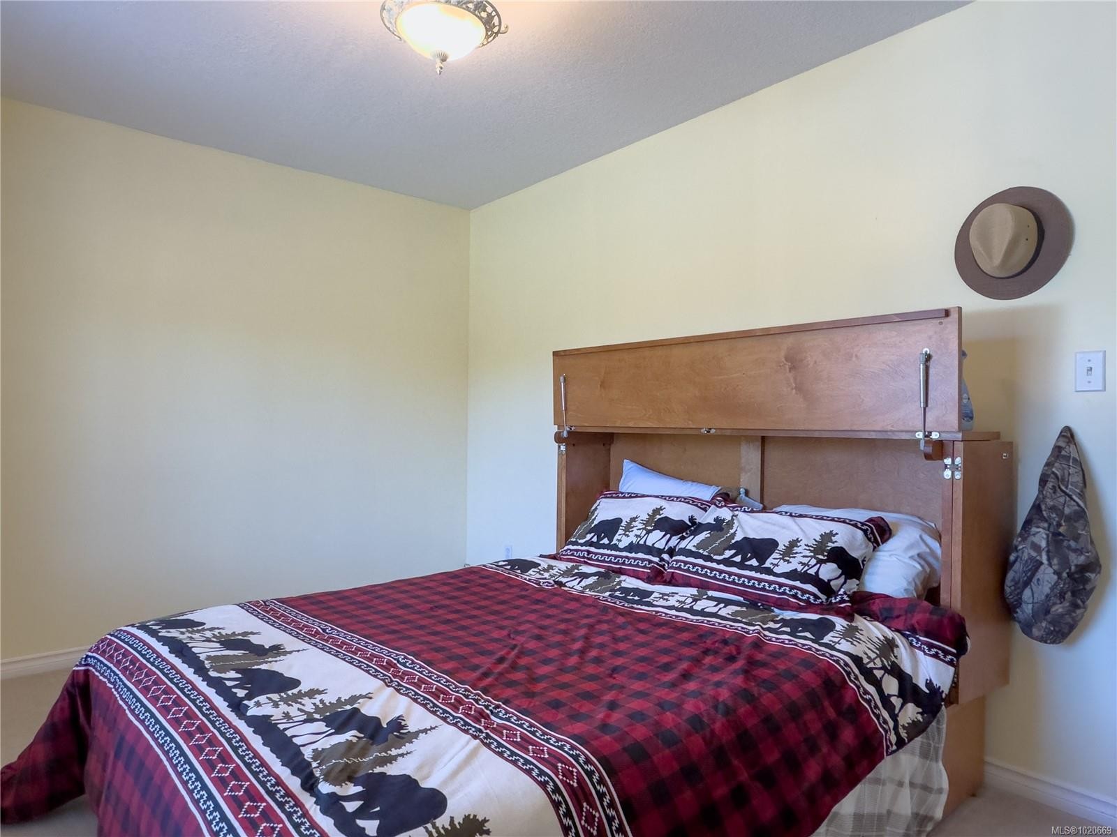 2075 Parkway Pl, Errington, BC