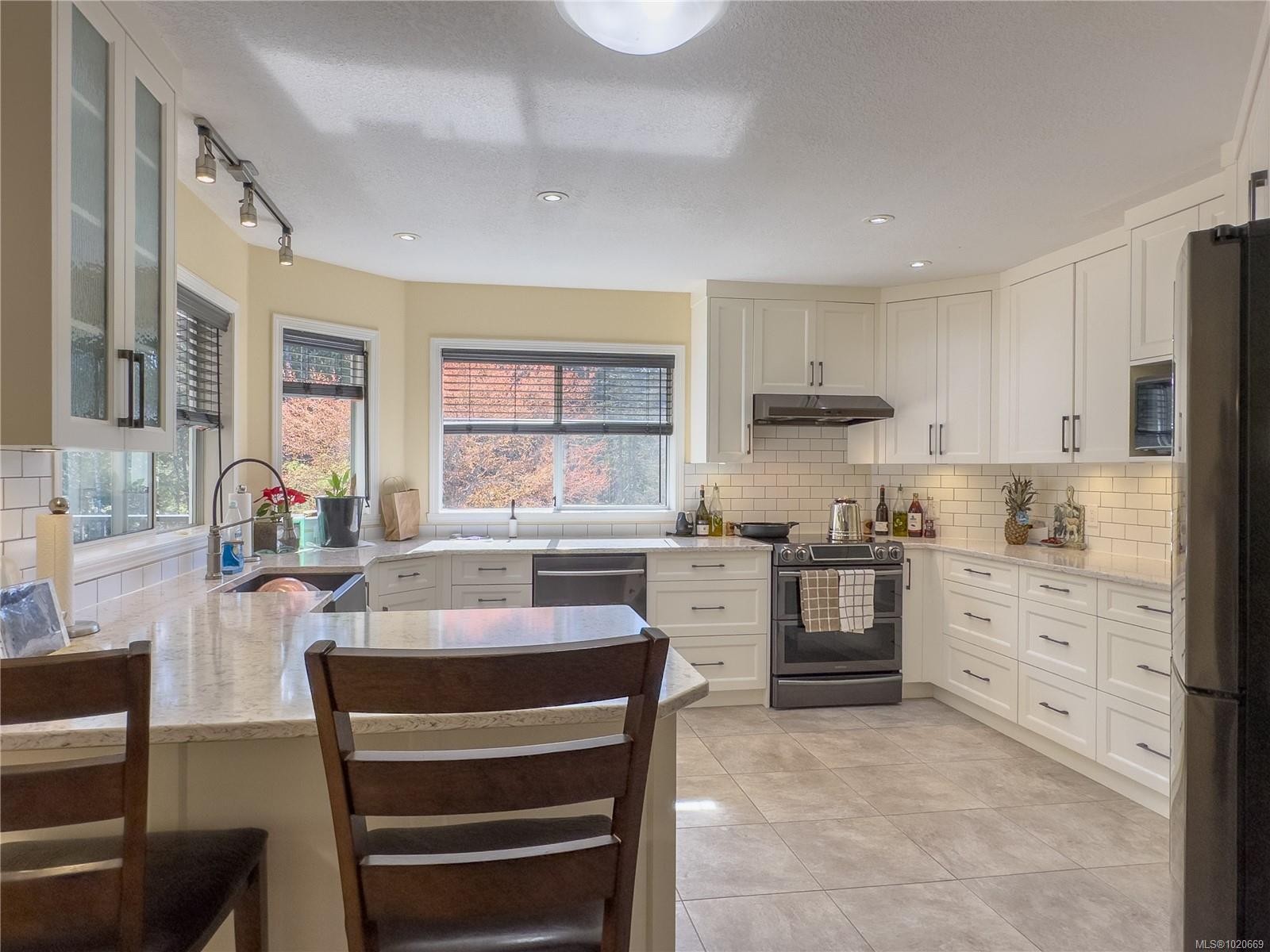 2075 Parkway Pl, Errington, BC