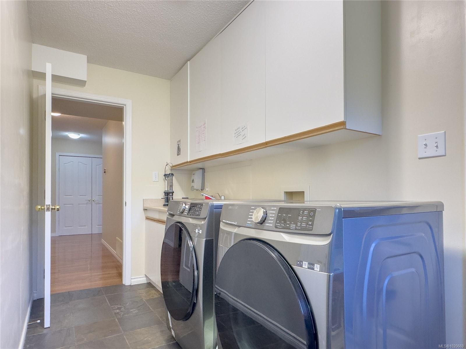 2075 Parkway Pl, Errington, BC