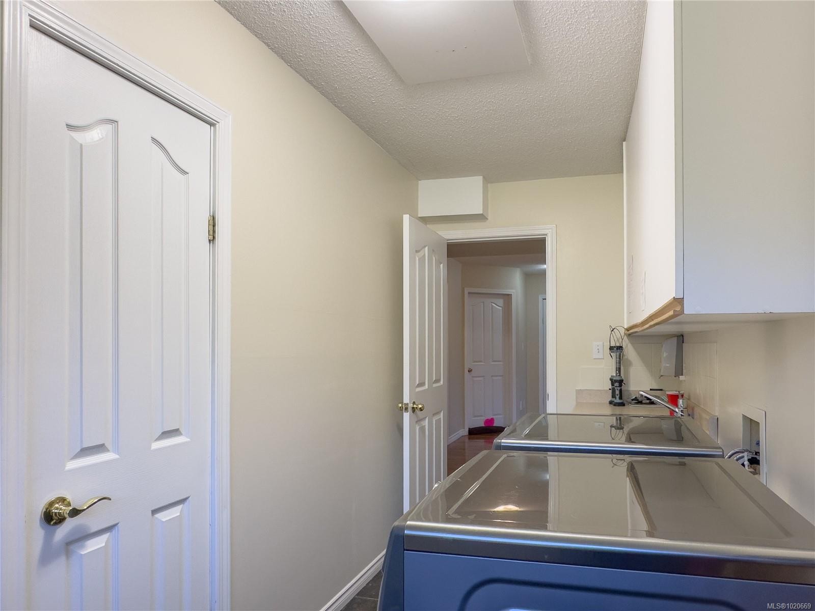 2075 Parkway Pl, Errington, BC