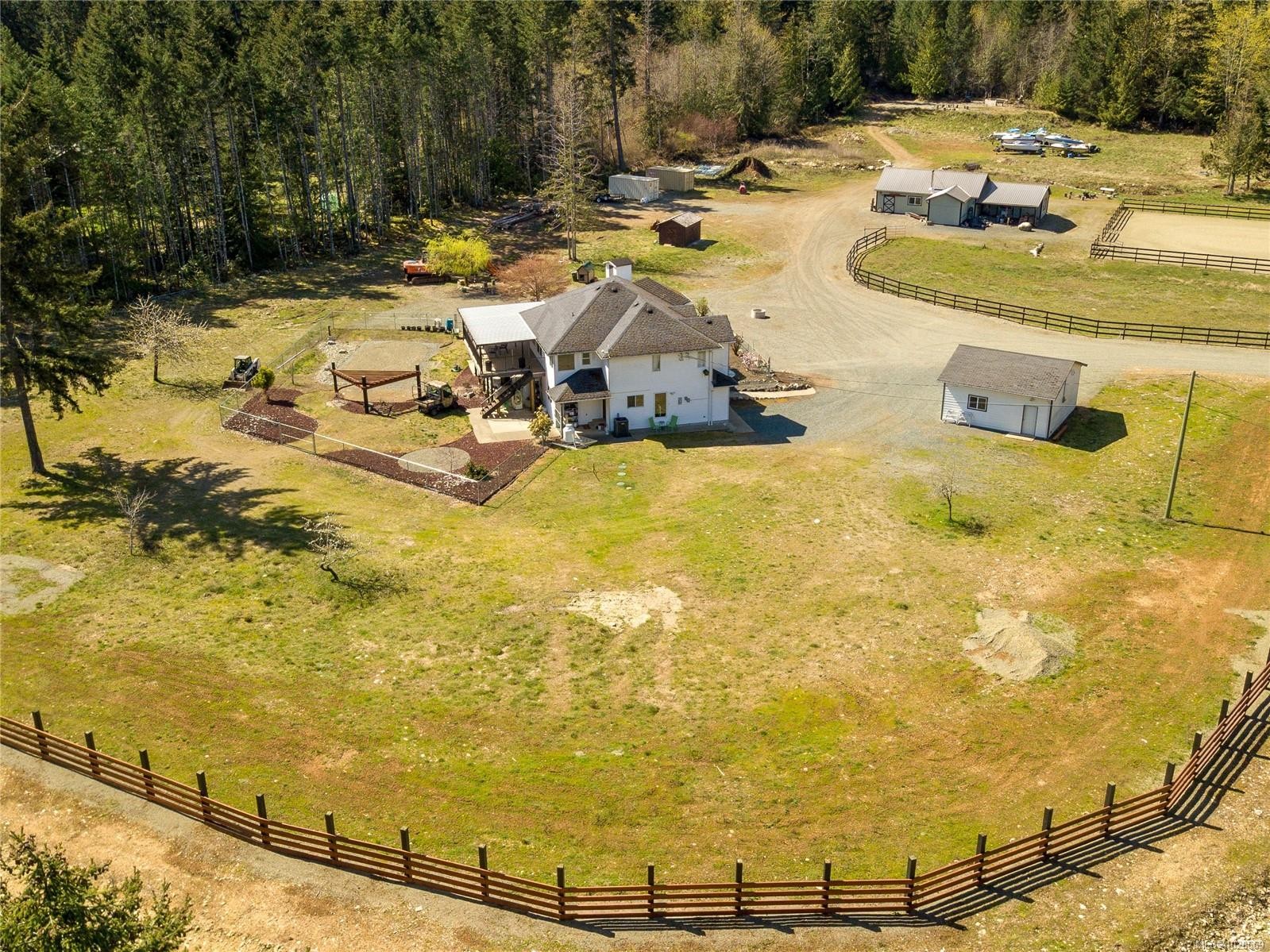 2075 Parkway Pl, Errington, BC