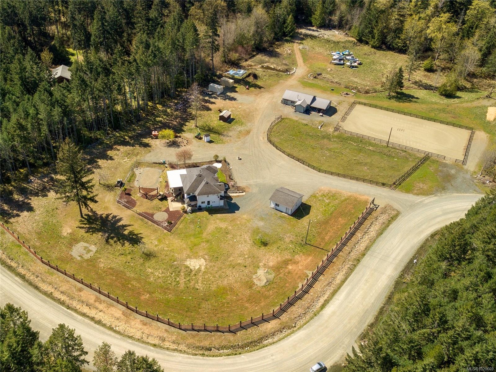 2075 Parkway Pl, Errington, BC