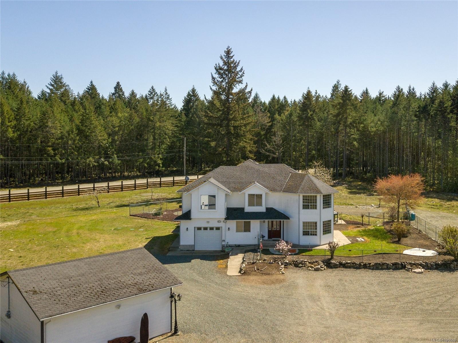 2075 Parkway Pl, Errington, BC