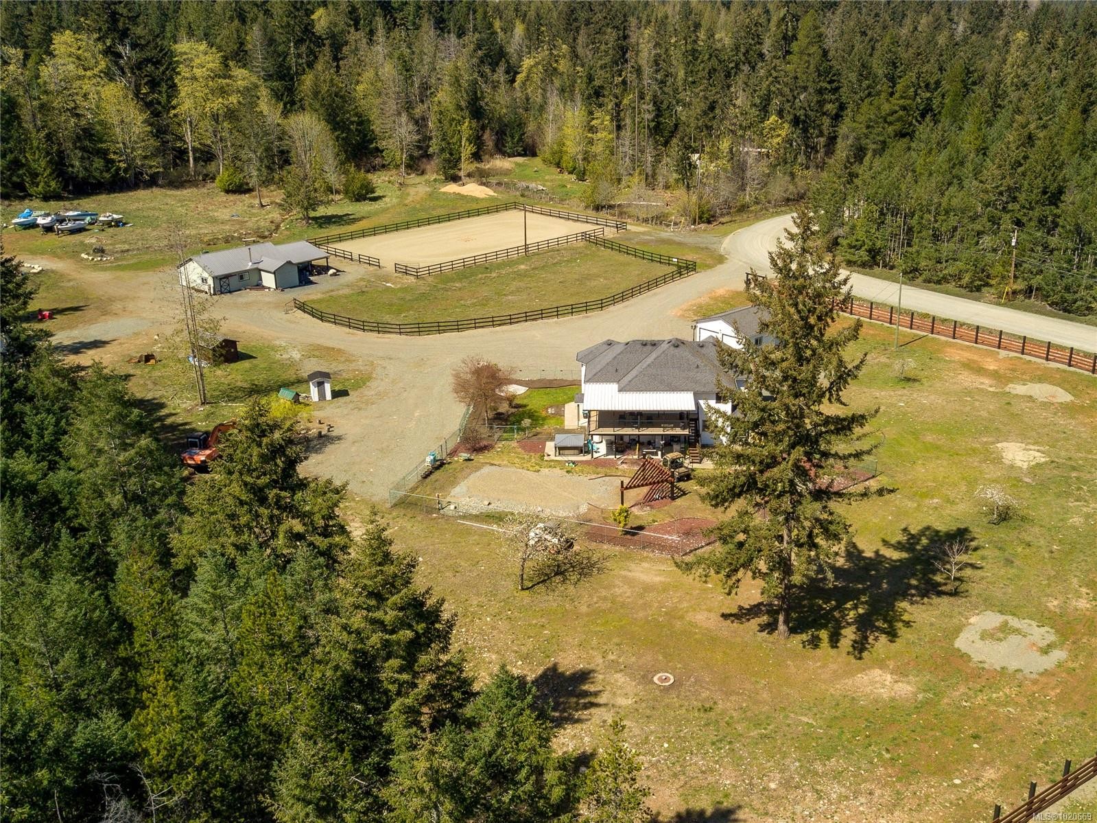 2075 Parkway Pl, Errington, BC