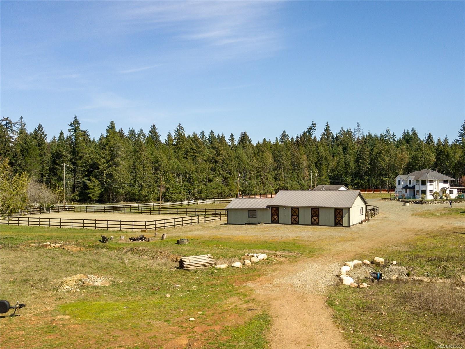 2075 Parkway Pl, Errington, BC