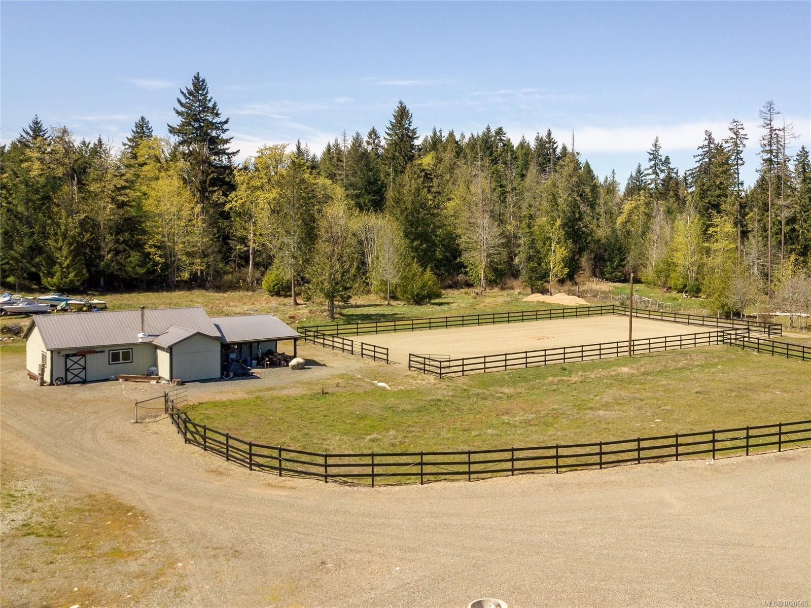 2075 Parkway Pl, Errington, BC