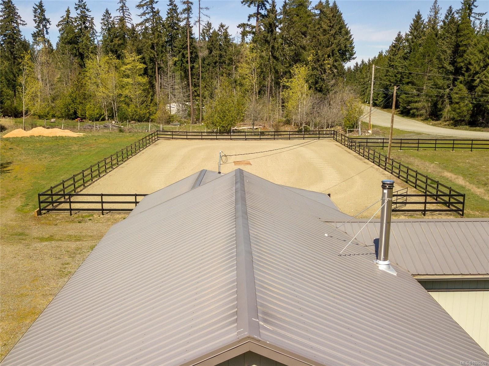 2075 Parkway Pl, Errington, BC