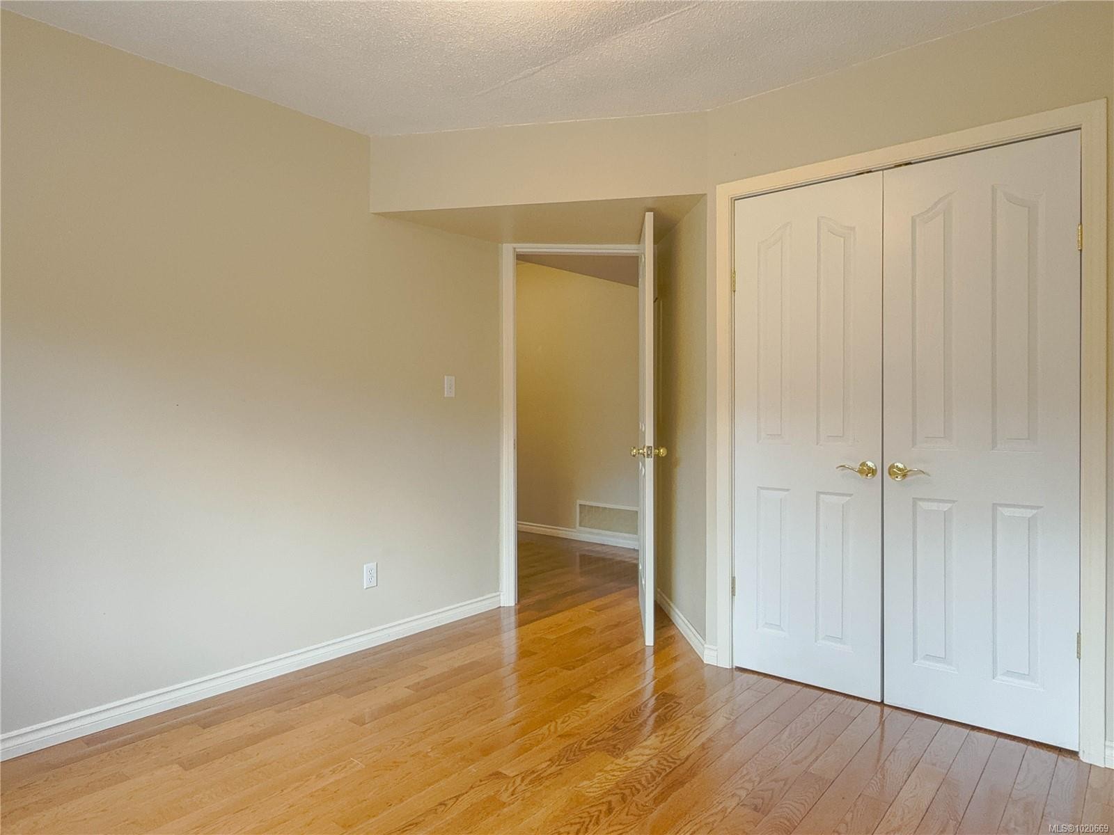 2075 Parkway Pl, Errington, BC