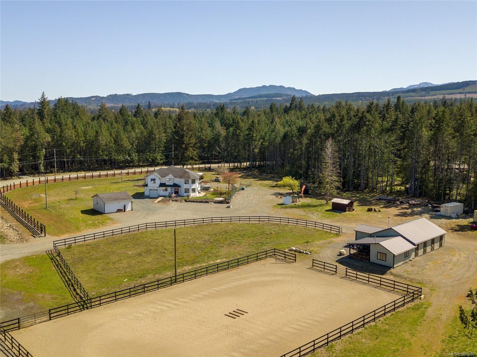 2075 Parkway Pl, Errington, BC