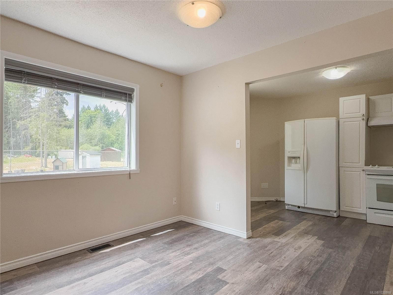 2075 Parkway Pl, Errington, BC