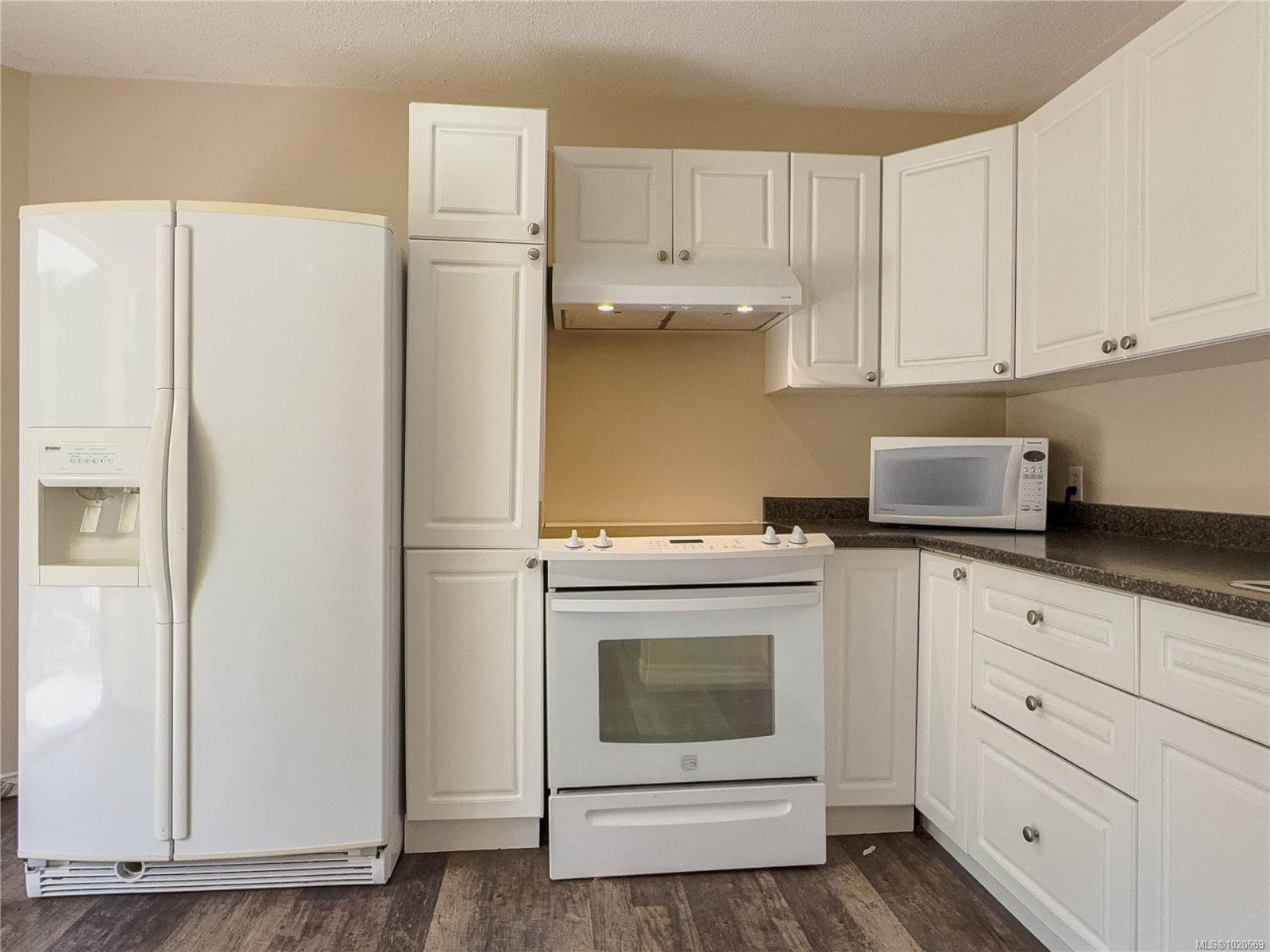 2075 Parkway Pl, Errington, BC