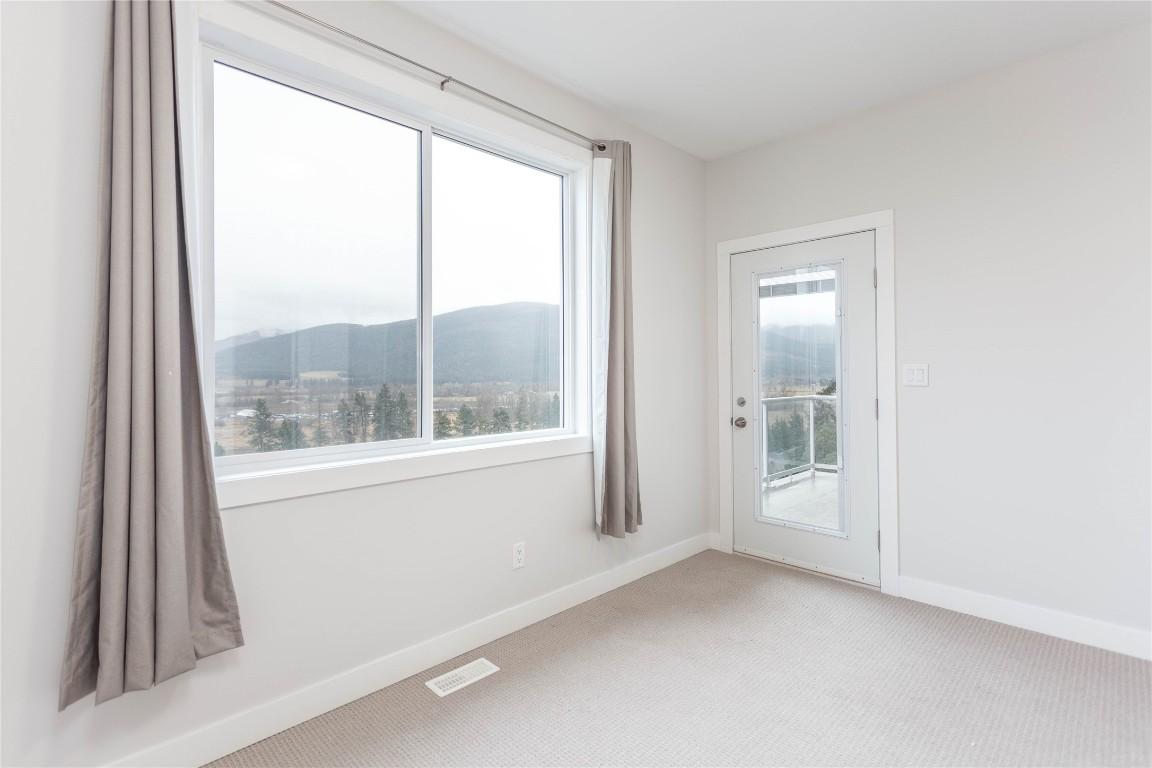 1807 Gallon Avenue, Lumby, BC - Indoor Photo Showing Other Room