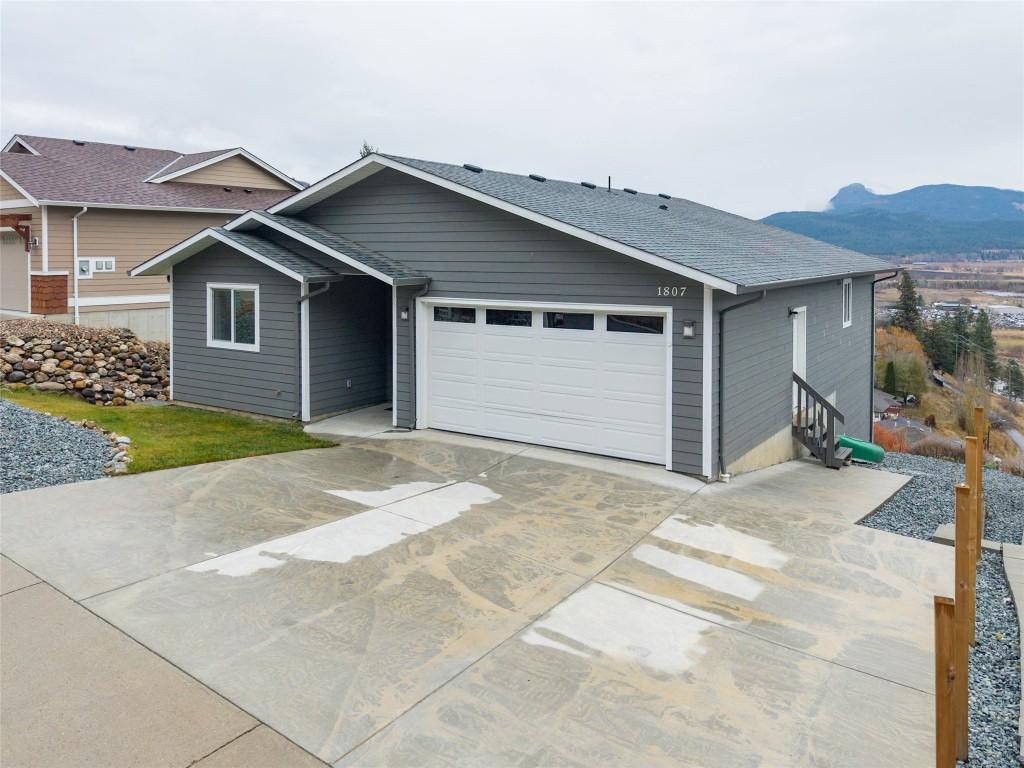 1807 Gallon Avenue, Lumby, BC - Outdoor