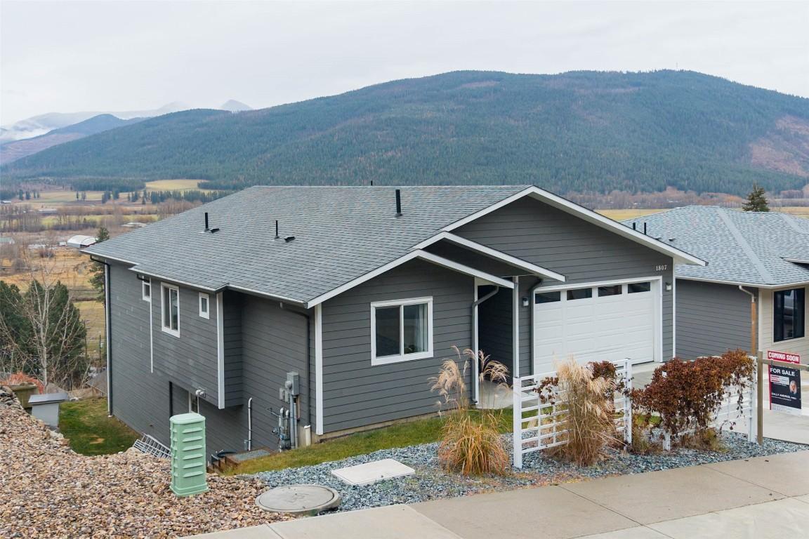 1807 Gallon Avenue, Lumby, BC - Outdoor