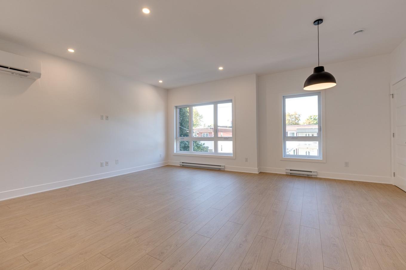 Salon - 11379 Av. L'Archevêque, Montréal (Montréal-Nord), QC - Indoor Photo Showing Other Room