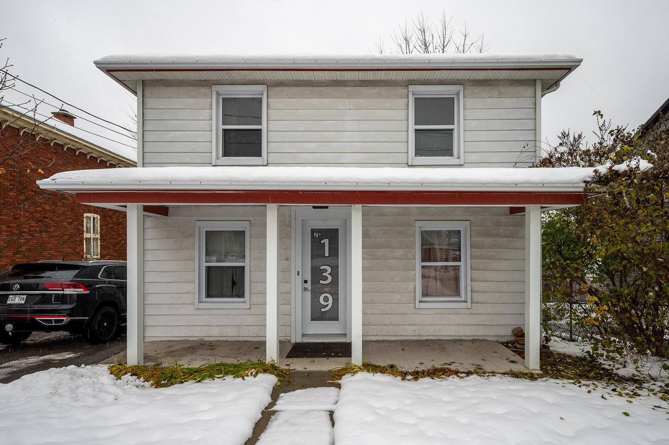 Frontage - 139 Boul. Curé-Labelle, Laval (Sainte-Rose), QC - Outdoor