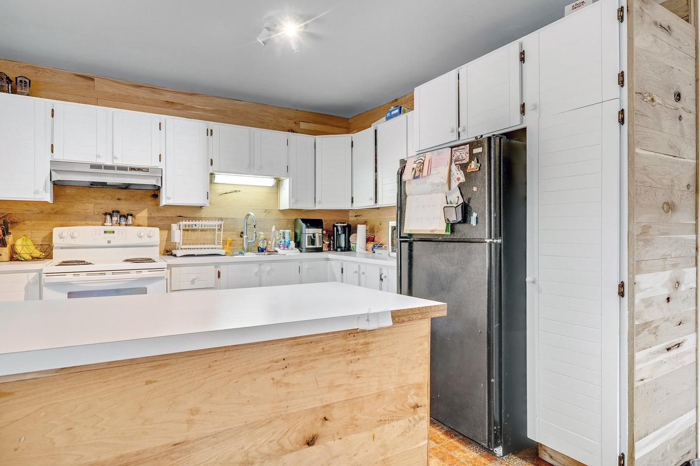 Kitchen - 139 Boul. Curé-Labelle, Laval (Sainte-Rose), QC - Indoor Photo Showing Kitchen