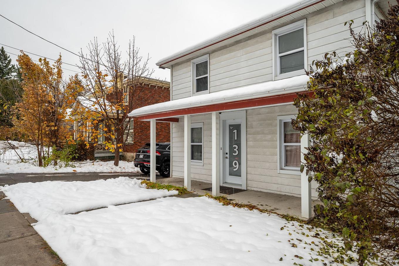 Back facade - 139 Boul. Curé-Labelle, Laval (Sainte-Rose), QC - Outdoor