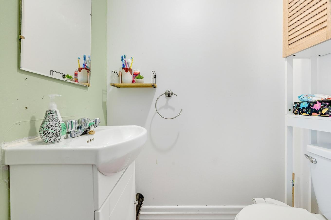 Powder room - 139 Boul. Curé-Labelle, Laval (Sainte-Rose), QC - Indoor Photo Showing Bathroom