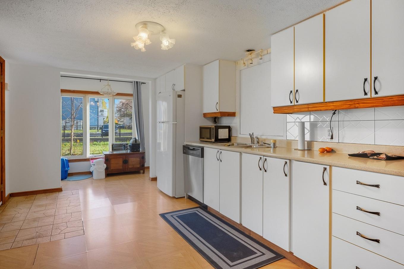 Kitchen - 180 Boul. Ste-Rose, Laval (Sainte-Rose), QC - Indoor Photo Showing Kitchen With Double Sink