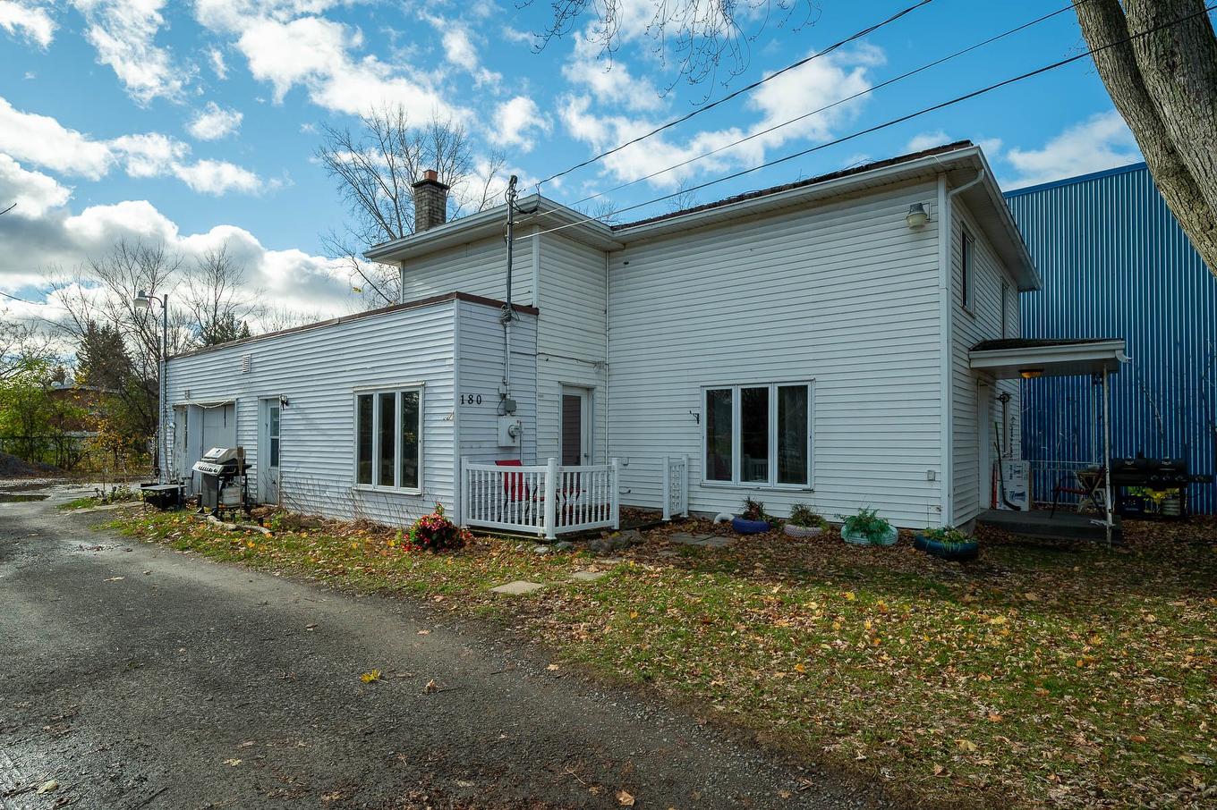 Exterior - 180 Boul. Ste-Rose, Laval (Sainte-Rose), QC - Outdoor