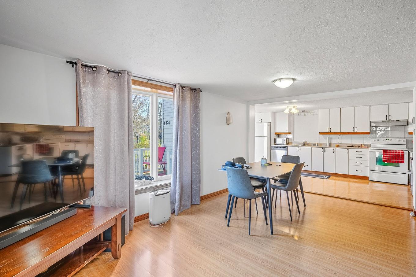 Dining room - 180 Boul. Ste-Rose, Laval (Sainte-Rose), QC - Indoor Photo Showing Other Room