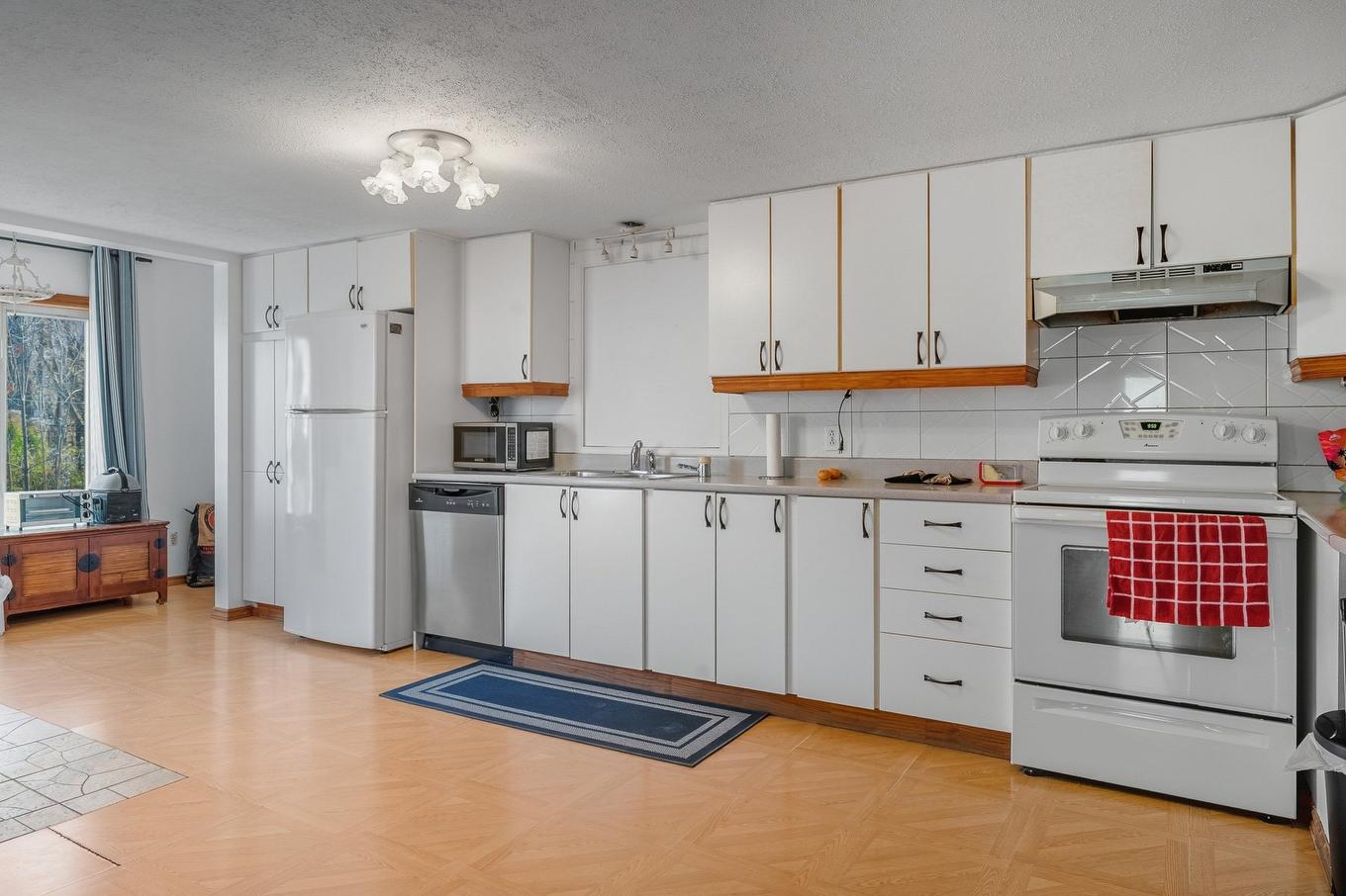Kitchen - 180 Boul. Ste-Rose, Laval (Sainte-Rose), QC - Indoor Photo Showing Kitchen