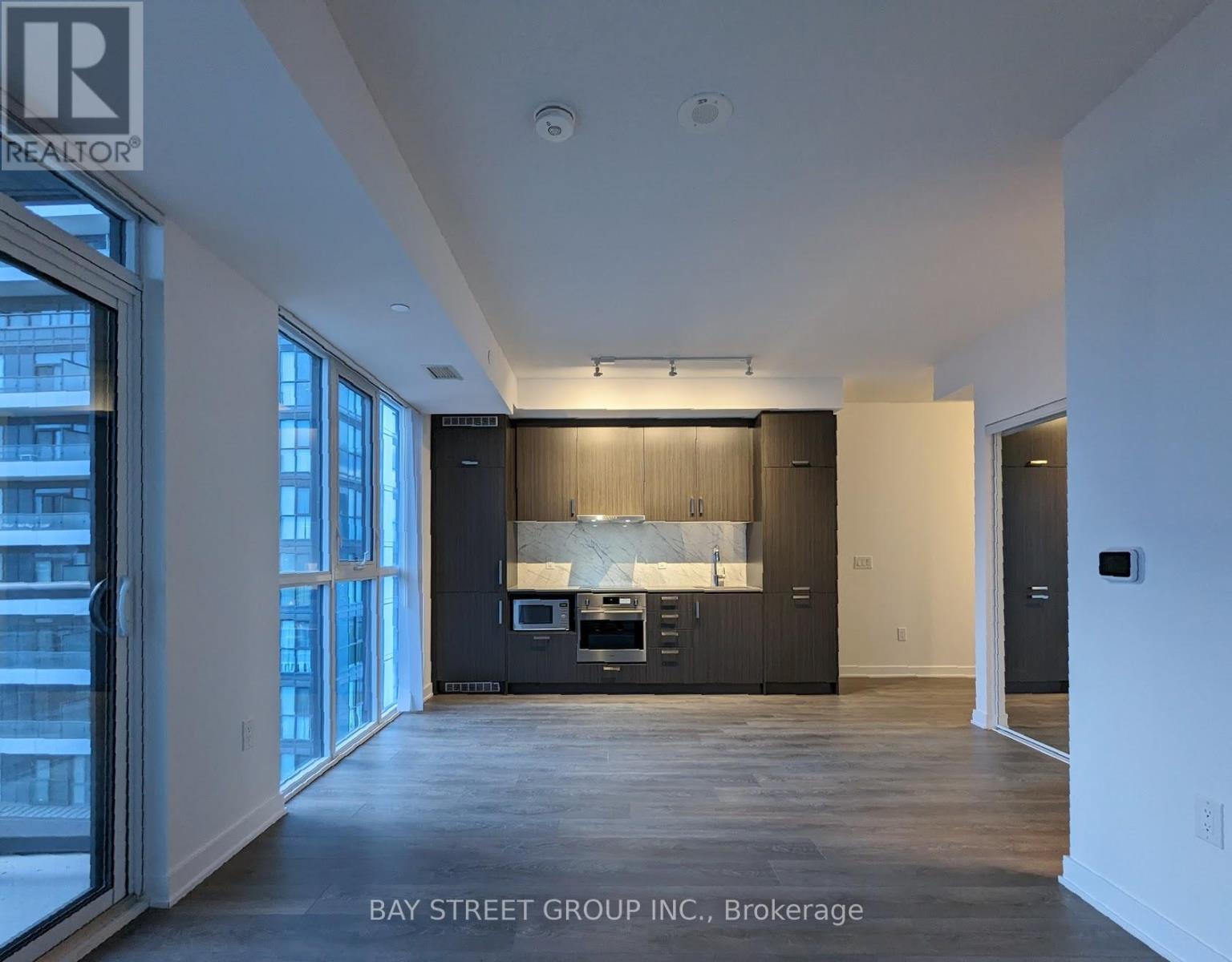 806 - 60 Honeycrisp Crescent, Vaughan, ON - Indoor Photo Showing Other Room