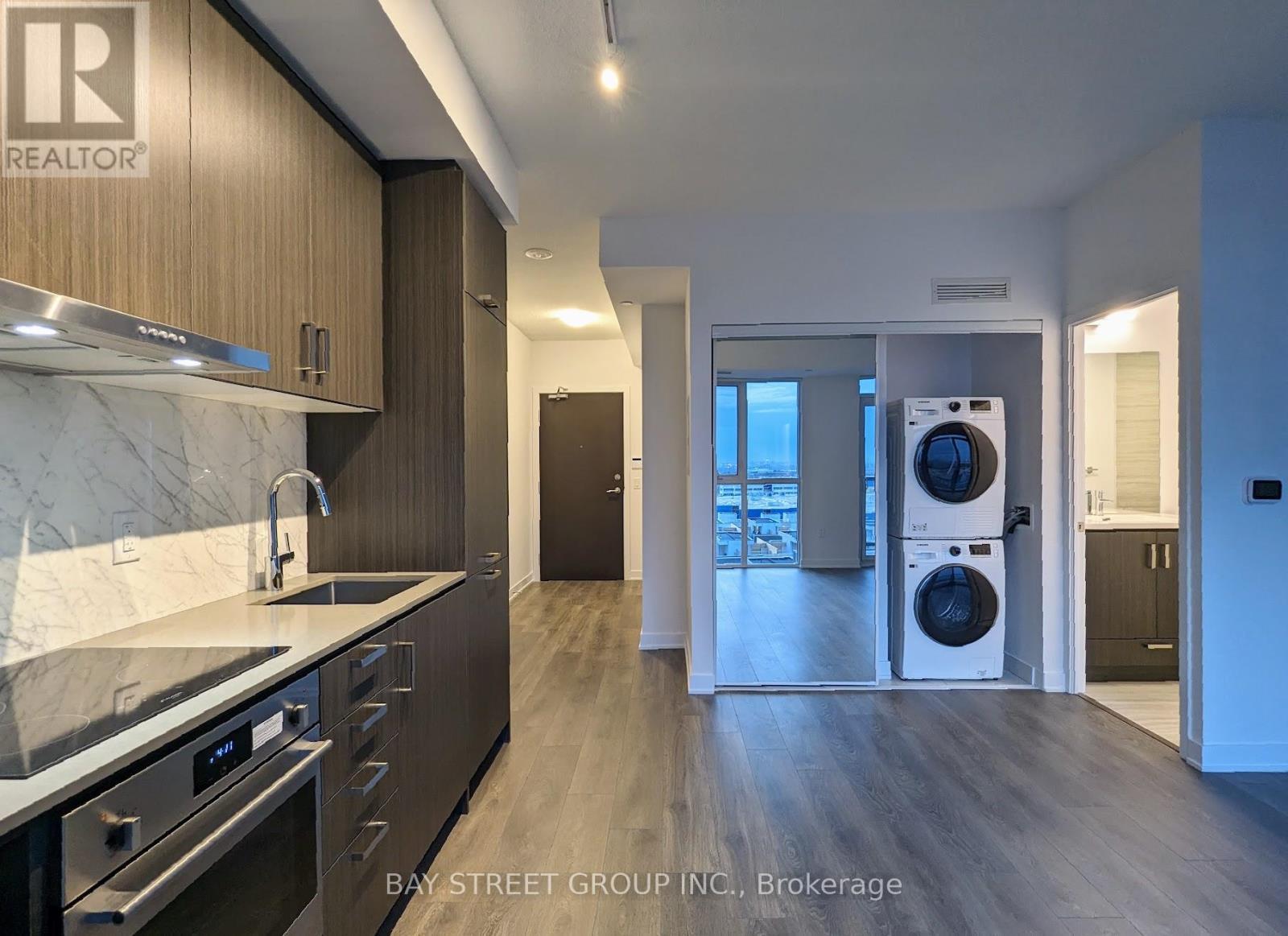 806 - 60 Honeycrisp Crescent, Vaughan, ON - Indoor