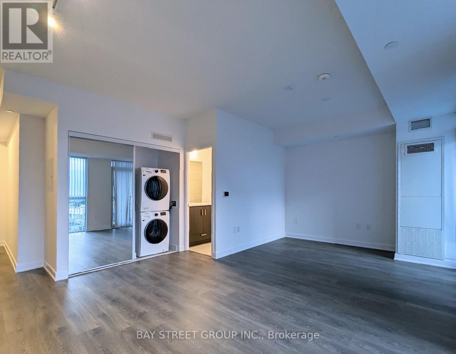 806 - 60 Honeycrisp Crescent, Vaughan, ON - Indoor Photo Showing Other Room