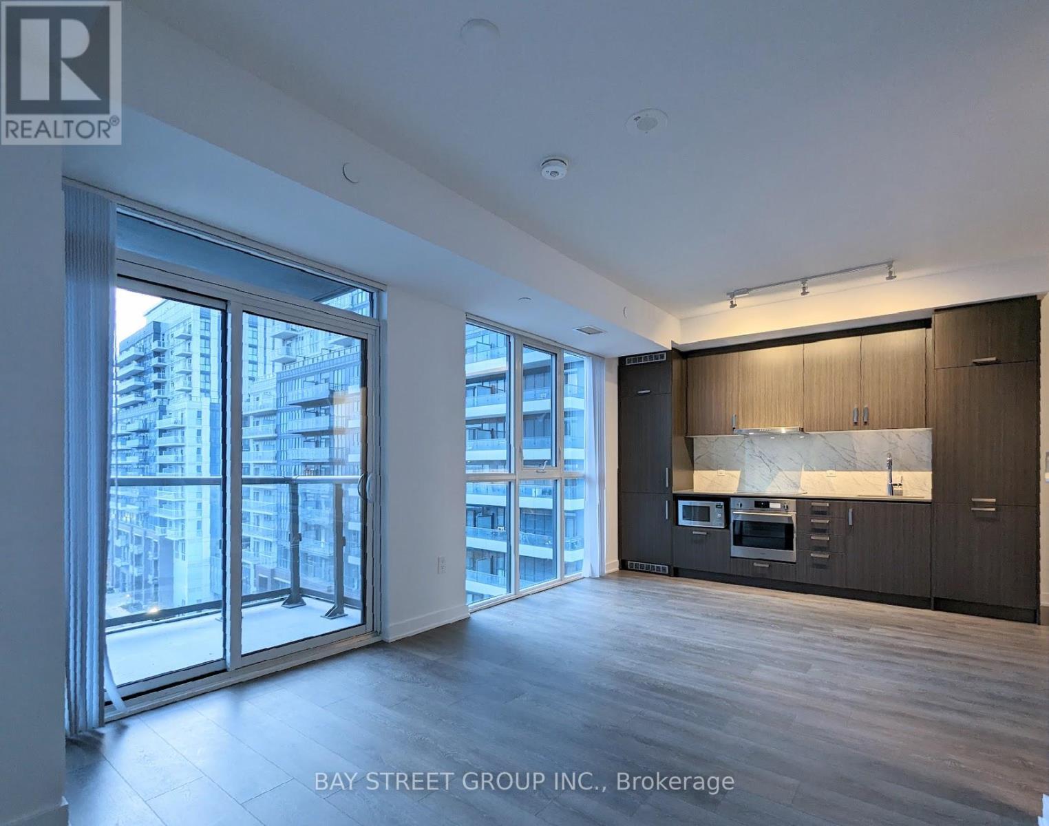 806 - 60 Honeycrisp Crescent, Vaughan, ON - Indoor