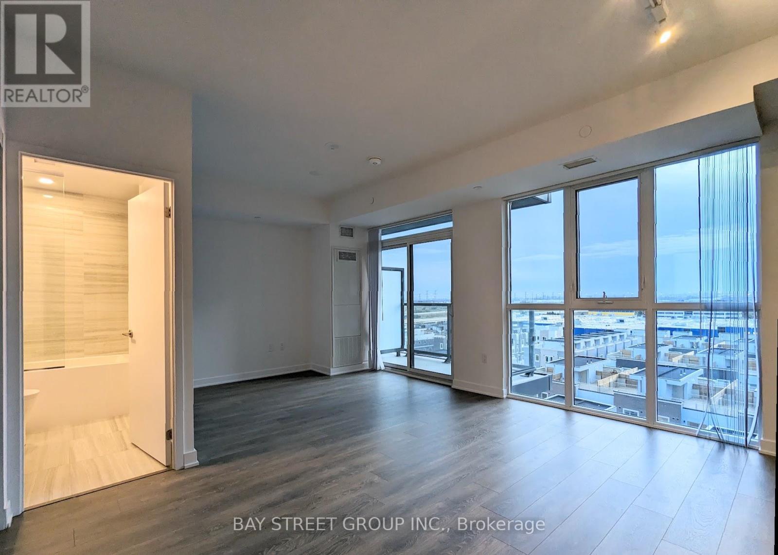 806 - 60 Honeycrisp Crescent, Vaughan, ON - Indoor Photo Showing Other Room