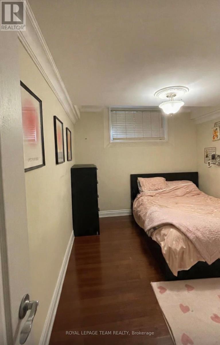 Bedroom - B - 526 Hilson Avenue, Ottawa, ON - Indoor Photo Showing Bedroom