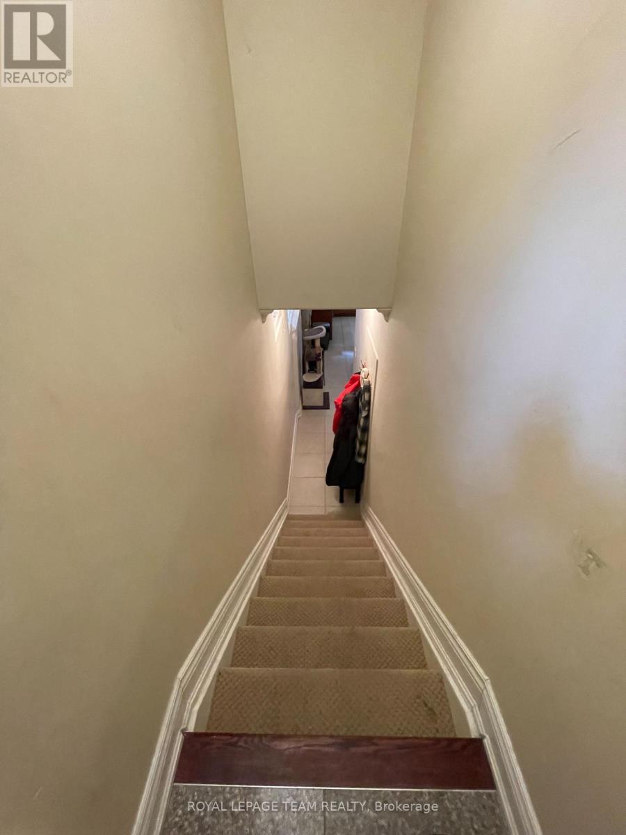 Entrance - B - 526 Hilson Avenue, Ottawa, ON - Indoor Photo Showing Other Room