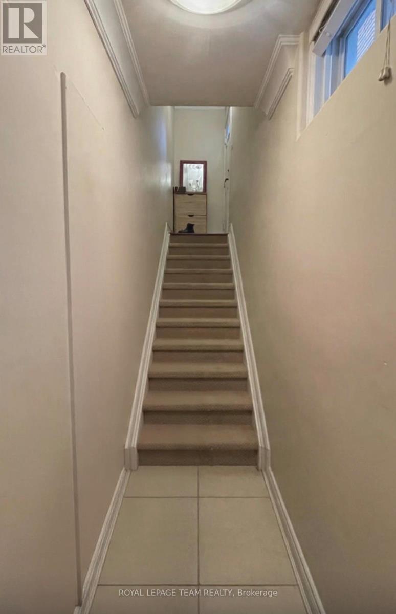 Entrance - B - 526 Hilson Avenue, Ottawa, ON - Indoor Photo Showing Other Room