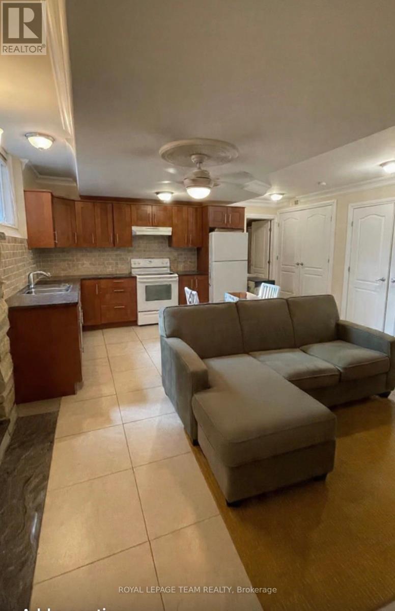Kitchen/Dining/Living - B - 526 Hilson Avenue, Ottawa, ON - Indoor Photo Showing Living Room