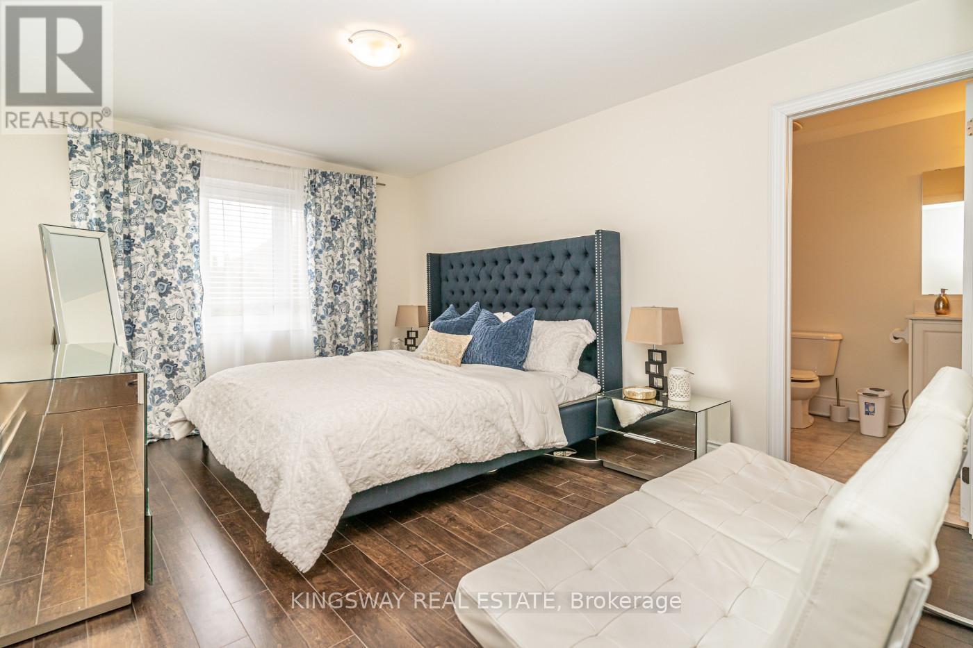 3670 Banff Court, Mississauga, ON - Indoor Photo Showing Bedroom