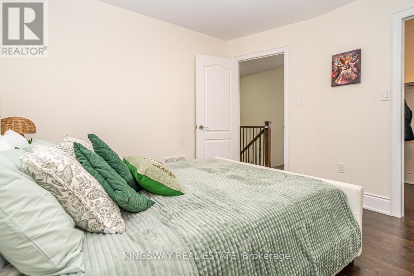 3670 Banff Court, Mississauga, ON - Indoor Photo Showing Bedroom
