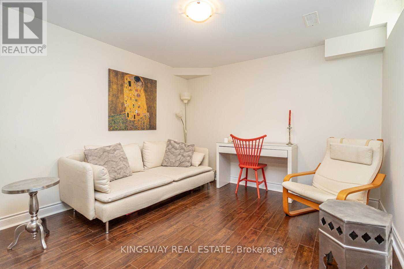 3670 Banff Court, Mississauga, ON - Indoor Photo Showing Living Room