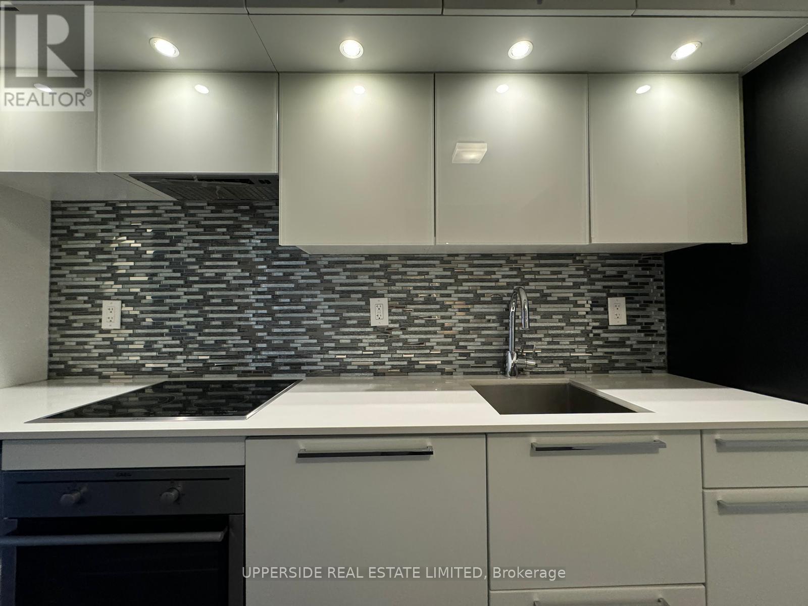 1808 - 15 Grenville Street, Toronto, ON - Indoor Photo Showing Kitchen With Upgraded Kitchen