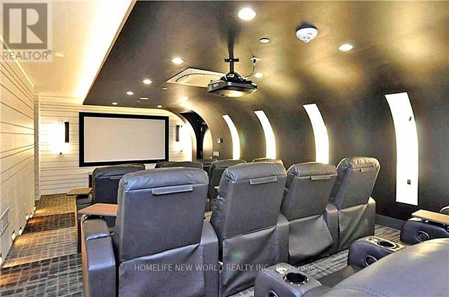 Theatre - 731 - 9471 Yonge Street, Richmond Hill, ON - Indoor Photo Showing Other Room