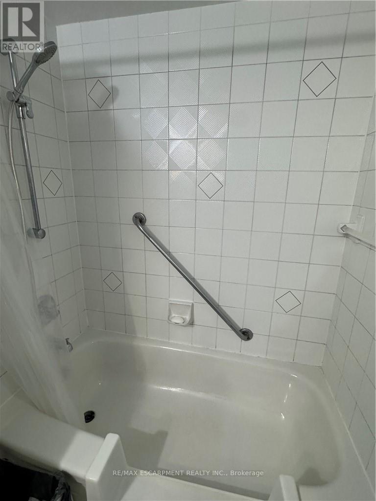 306 - 75 King Street E, Mississauga, ON - Indoor Photo Showing Bathroom