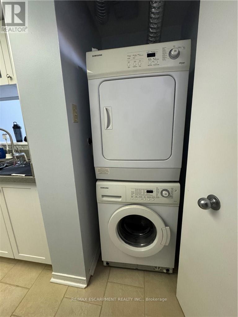 306 - 75 King Street E, Mississauga, ON - Indoor Photo Showing Laundry Room