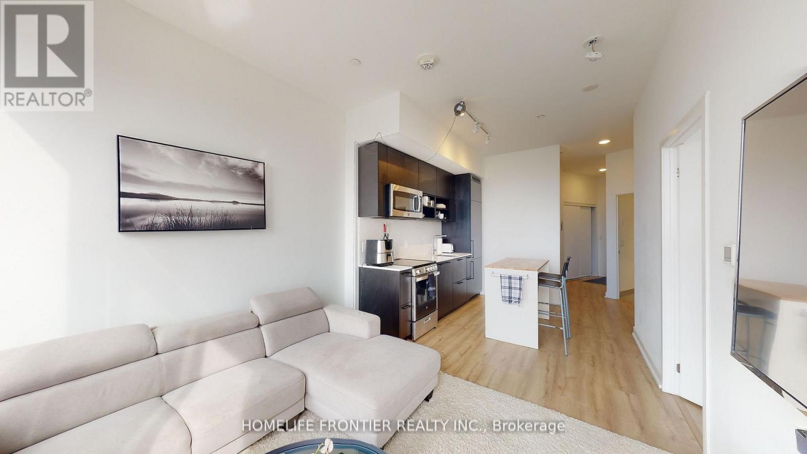 717 - 135 East Liberty Street, Toronto, ON - Indoor Photo Showing Living Room