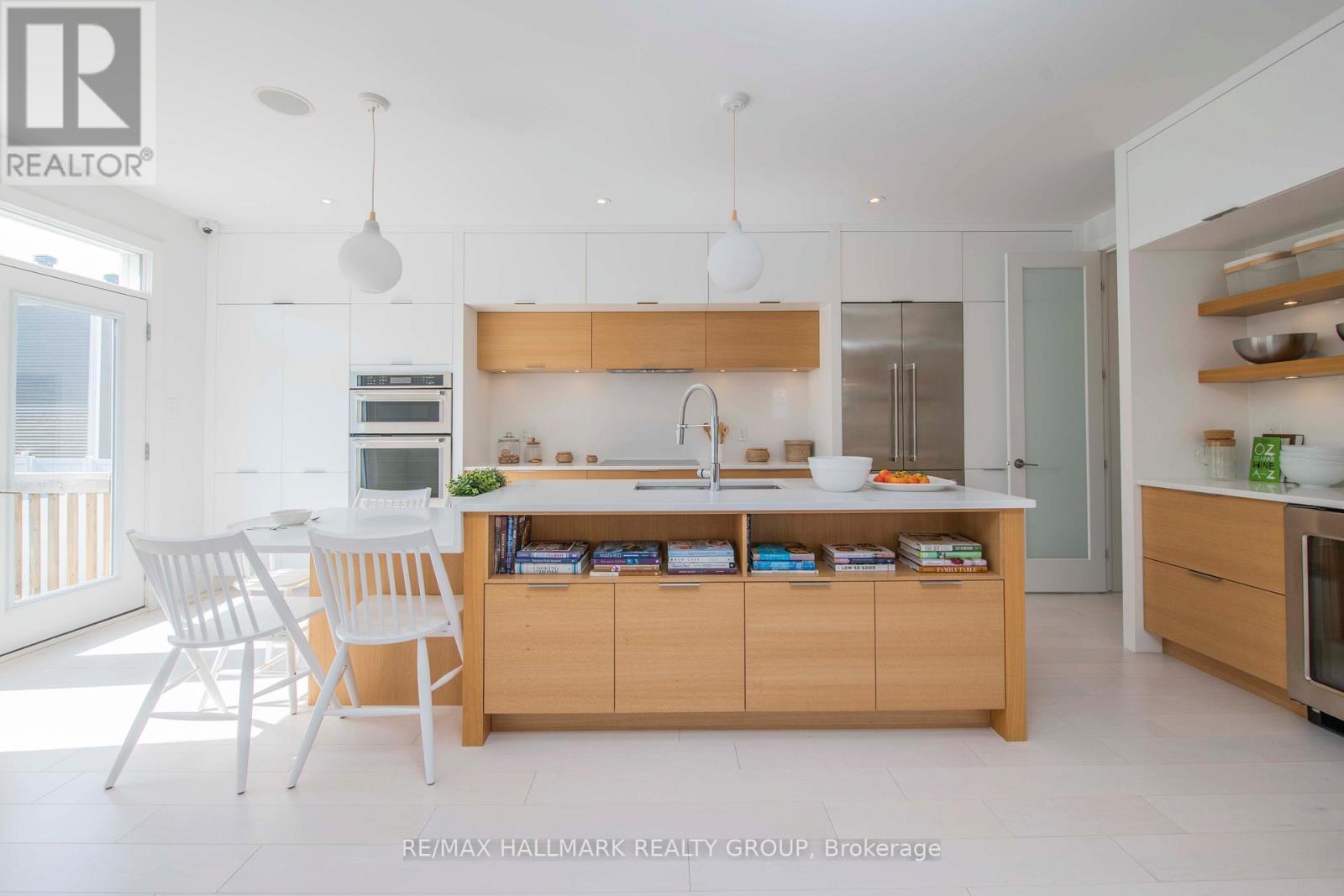 106 Hackamore Crescent, Ottawa, ON - Indoor Photo Showing Kitchen