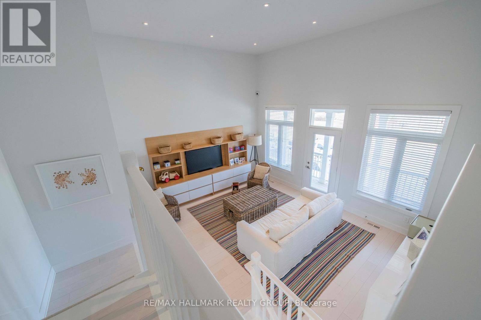 106 Hackamore Crescent, Ottawa, ON - Indoor Photo Showing Other Room