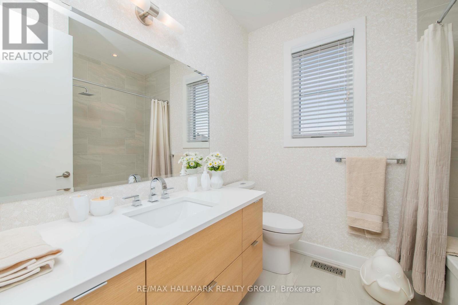 106 Hackamore Crescent, Ottawa, ON - Indoor Photo Showing Bathroom
