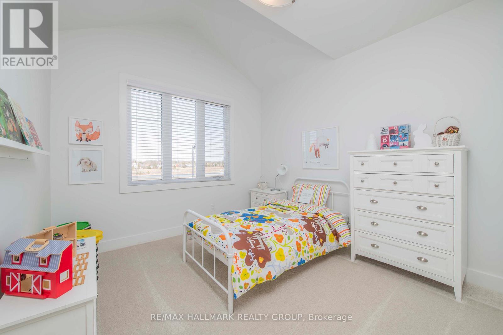 106 Hackamore Crescent, Ottawa, ON - Indoor Photo Showing Bedroom